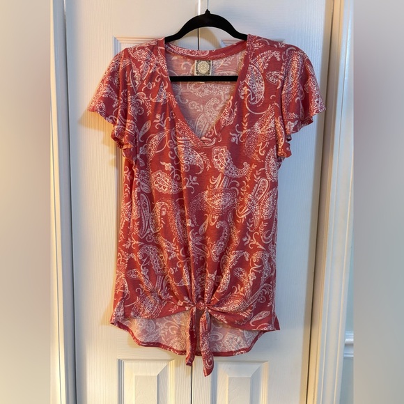 Red and White Patterned Top - Picture 6 of 6